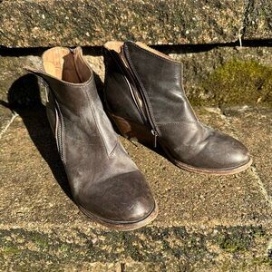 Moma Italy Brown Leather Double Zip Booties